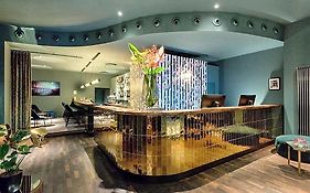 Manhattan Hotel